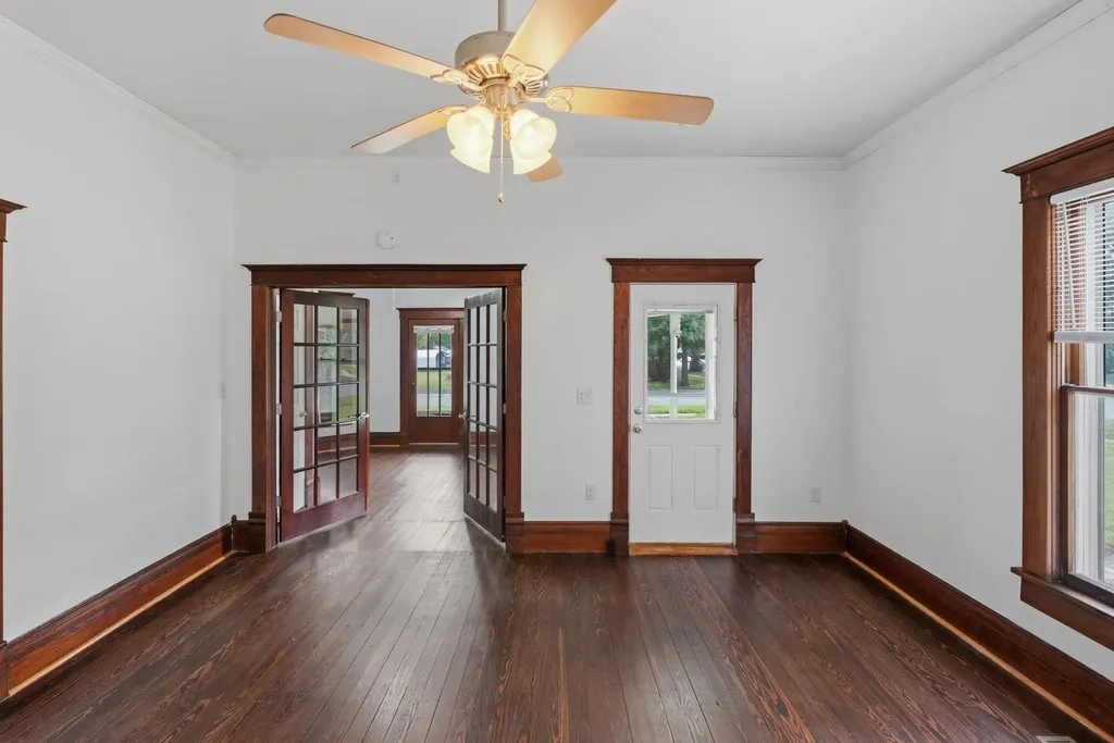 110 E Main Street Haven KS 67543