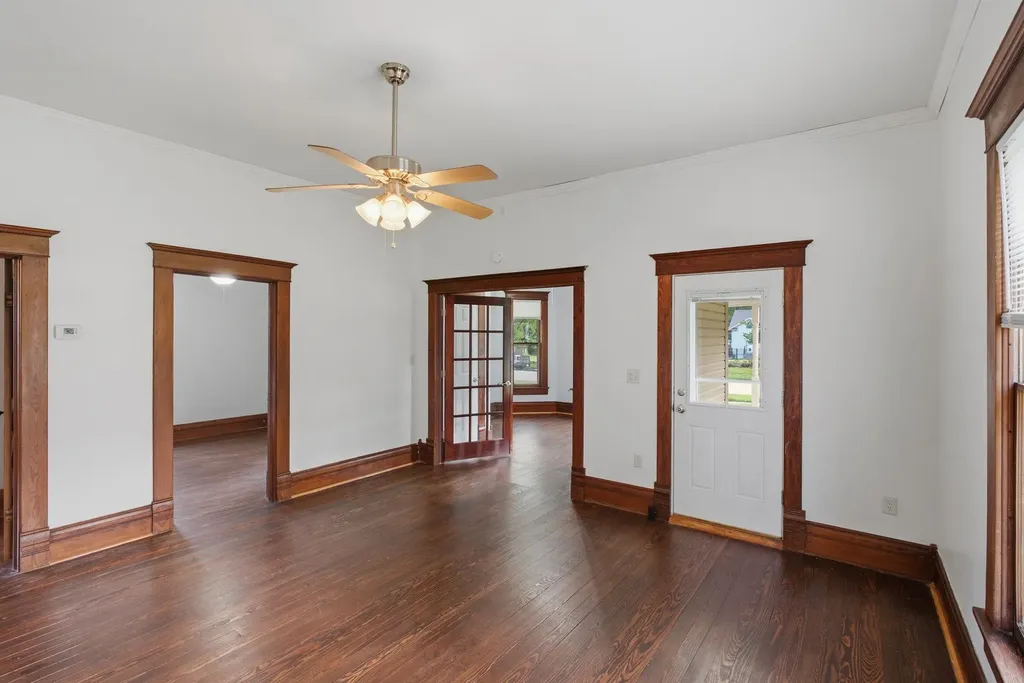 110 E Main Street Haven KS 67543