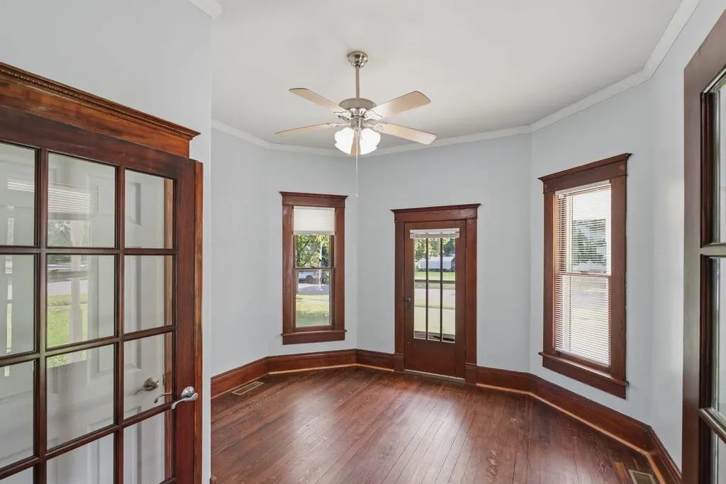 110 E Main Street Haven KS 67543