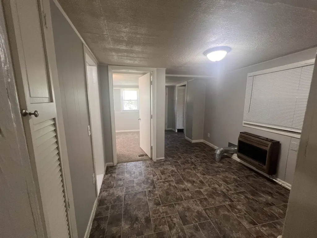 615 N Custer Wichita KS 67203
