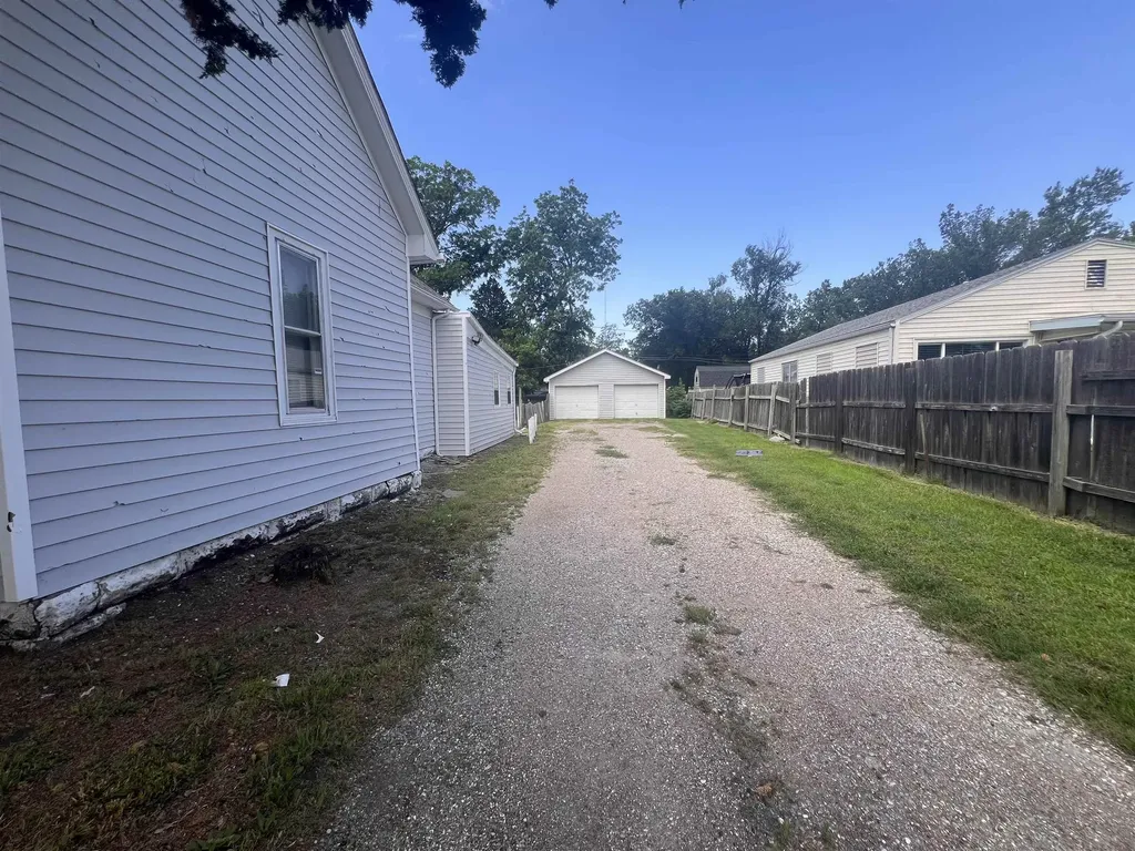 615 N Custer Wichita KS 67203