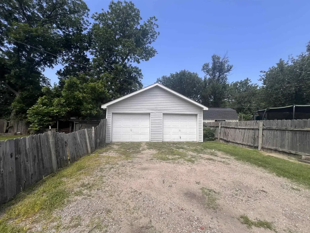 615 N Custer Wichita KS 67203