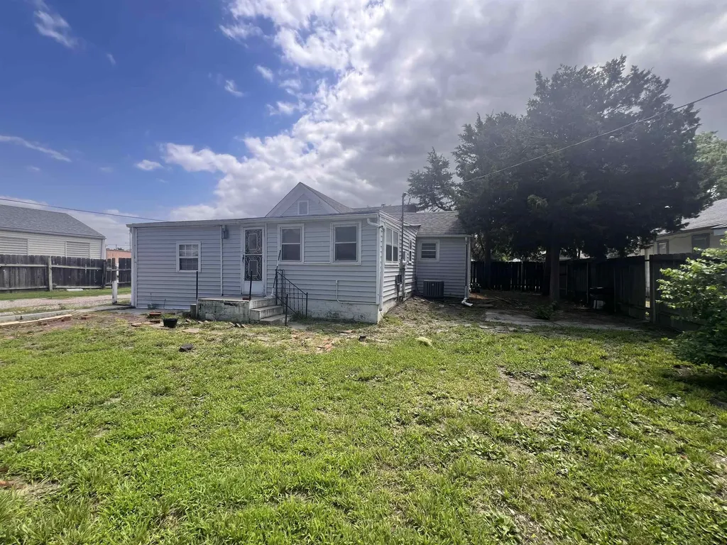 615 N Custer Wichita KS 67203