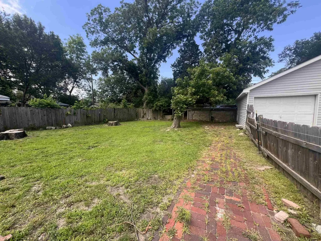615 N Custer Wichita KS 67203