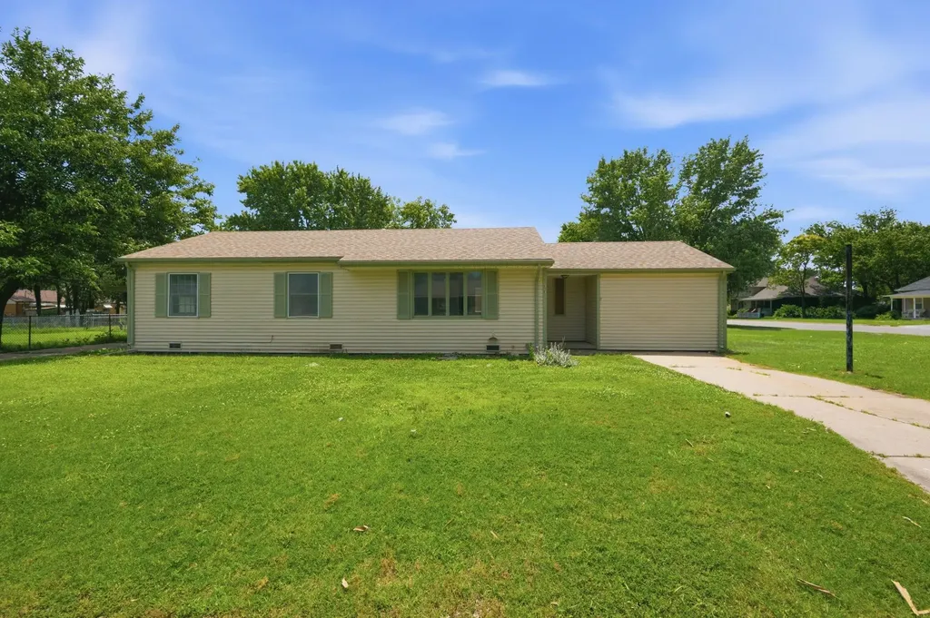 303 E 4th Avenue Cheney KS 67025