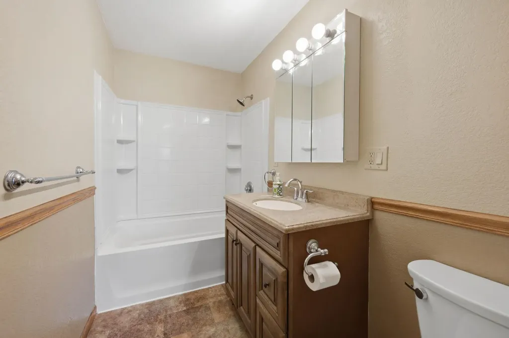303 E 4th Avenue Cheney KS 67025