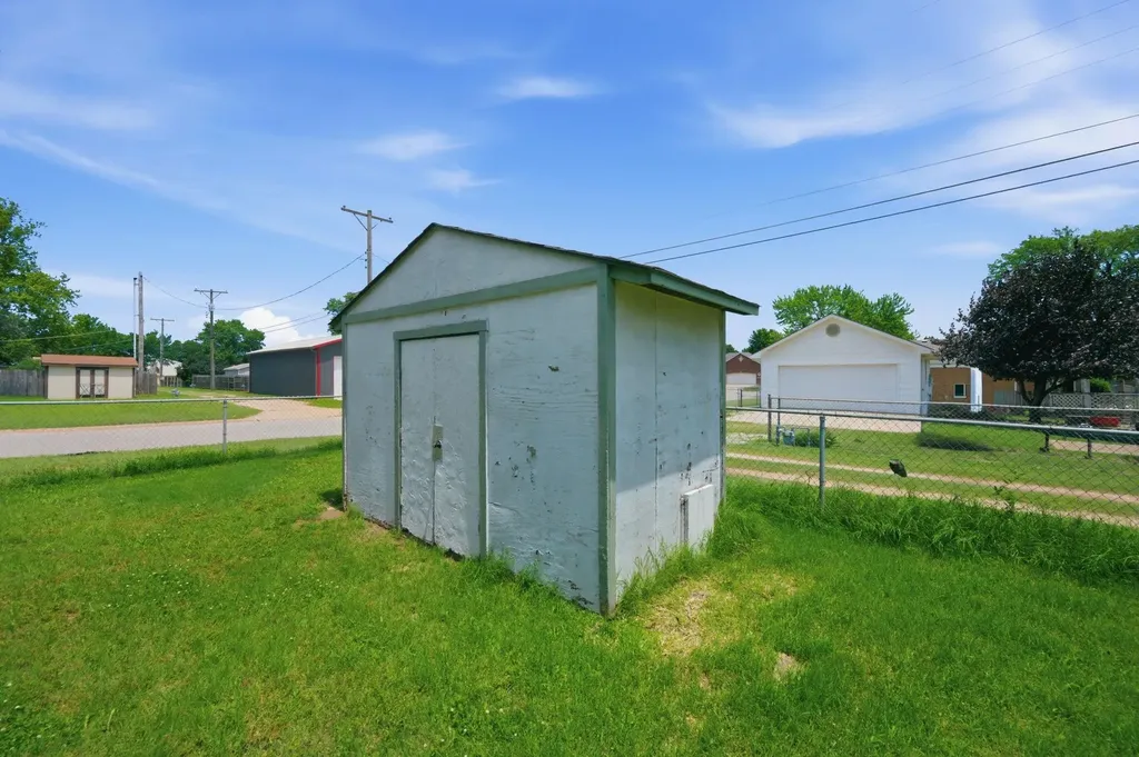 303 E 4th Avenue Cheney KS 67025
