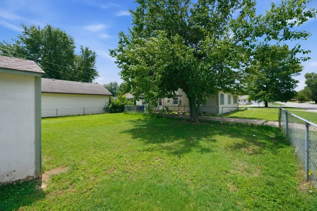 303 E 4th Avenue Cheney KS 67025