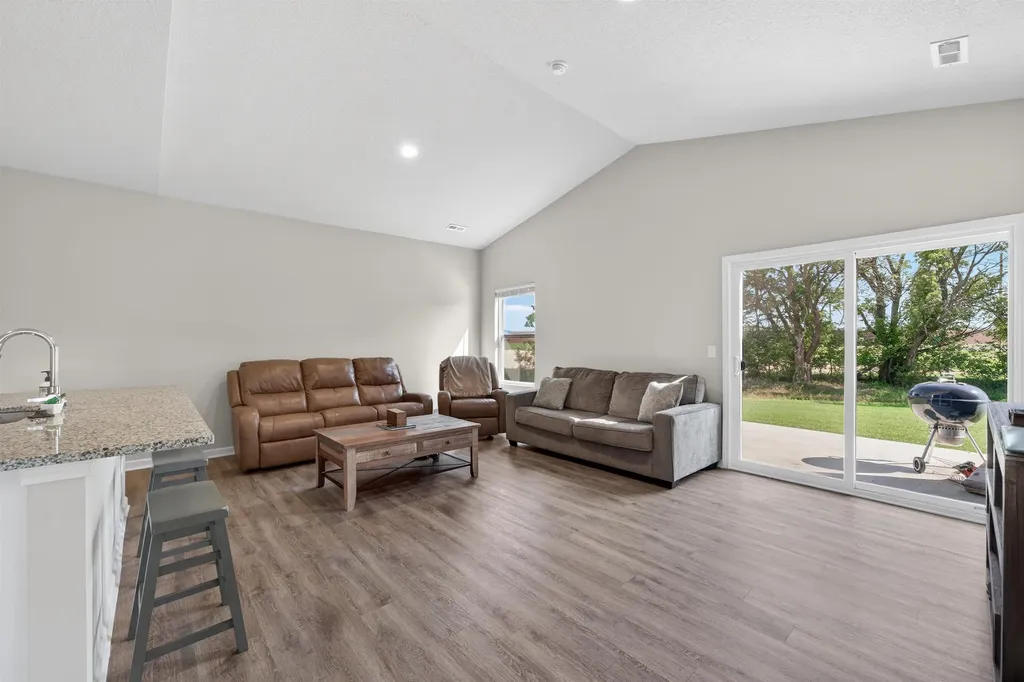 1604 Casey Circle Newton KS 67114