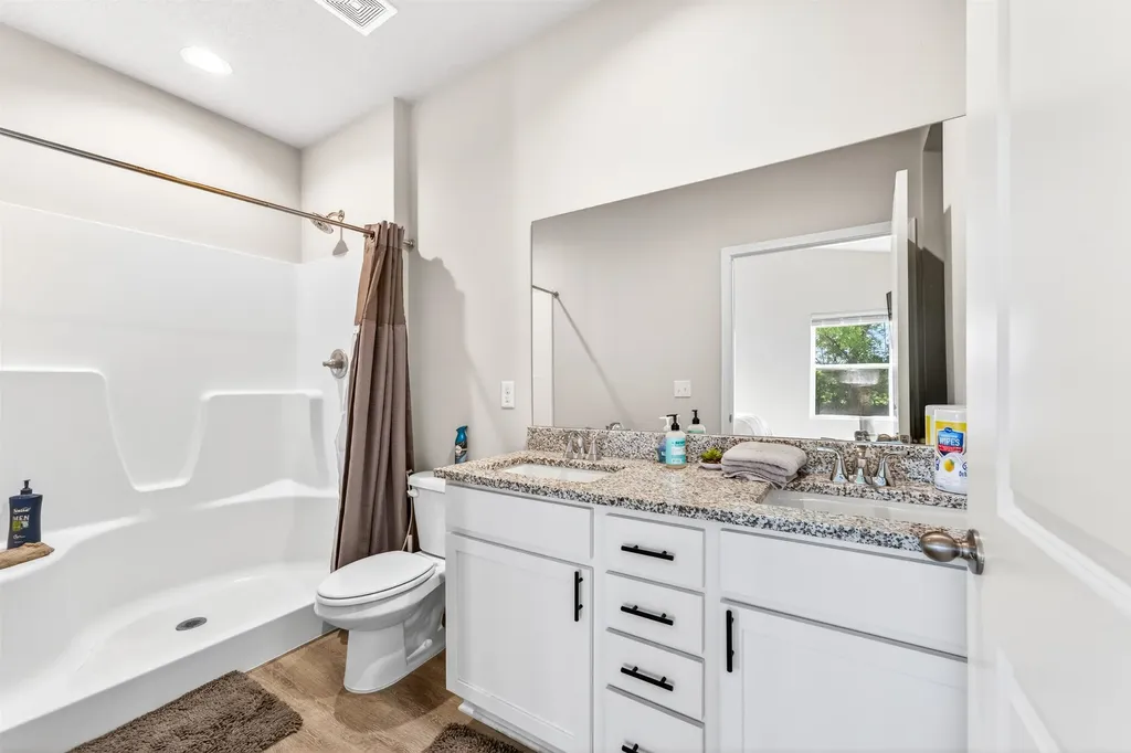 1604 Casey Circle Newton KS 67114