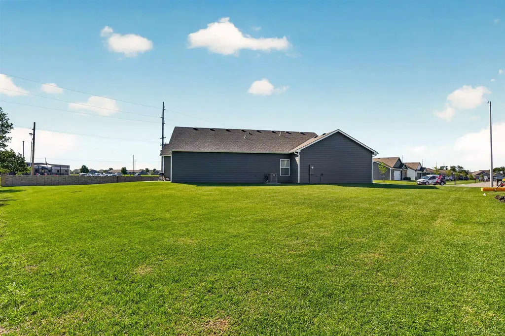 1604 Casey Circle Newton KS 67114