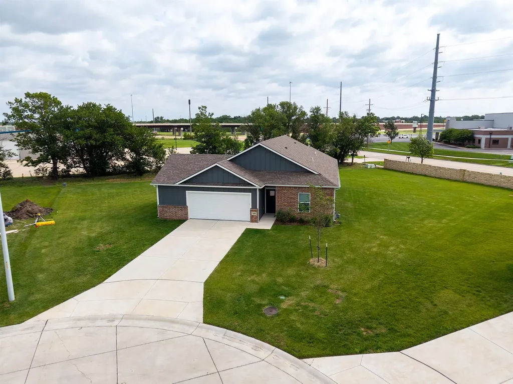 1604 Casey Circle Newton KS 67114