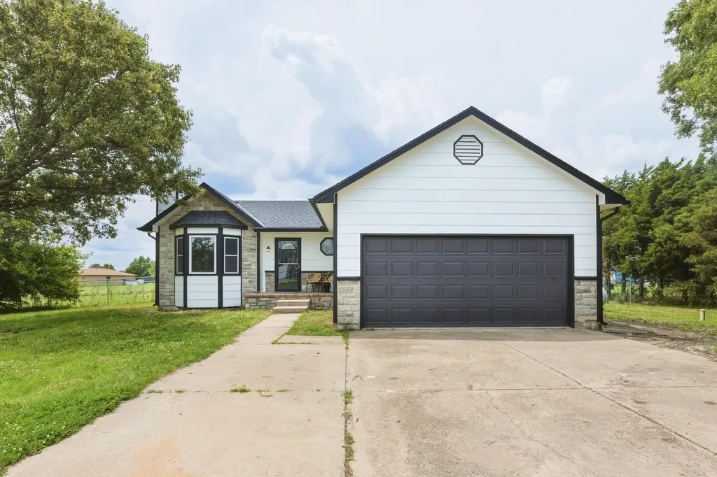 8743 Ross Valley Center KS 67147