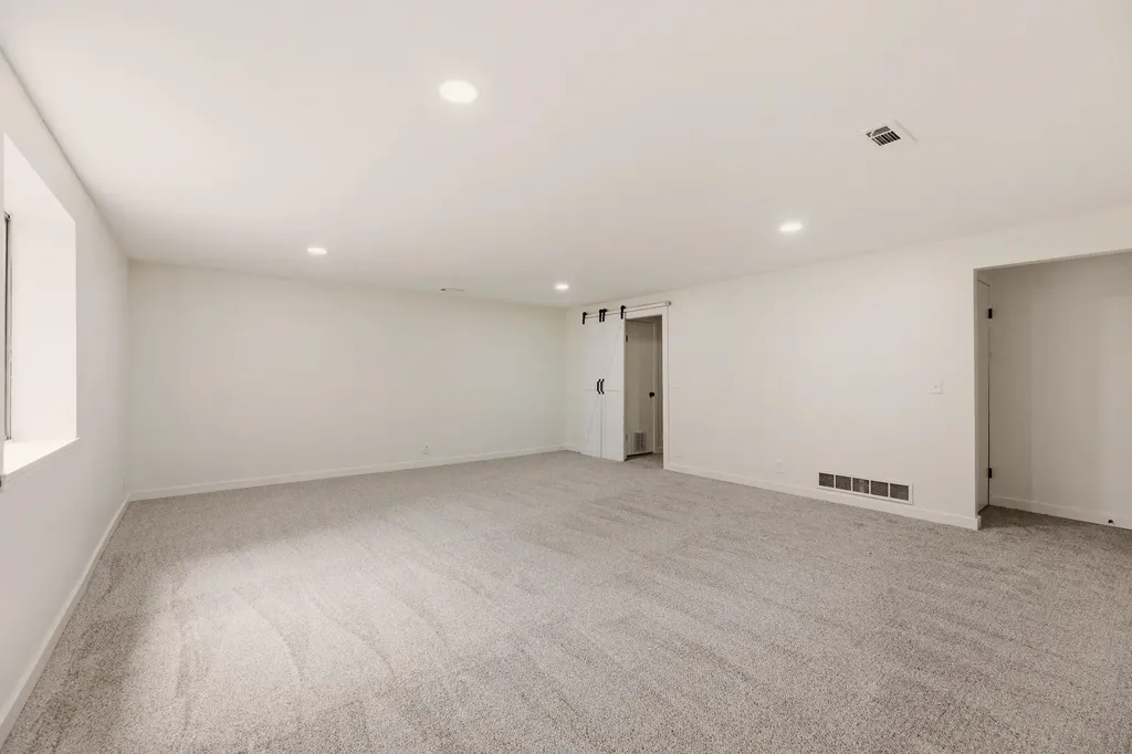 8743 Ross Valley Center KS 67147