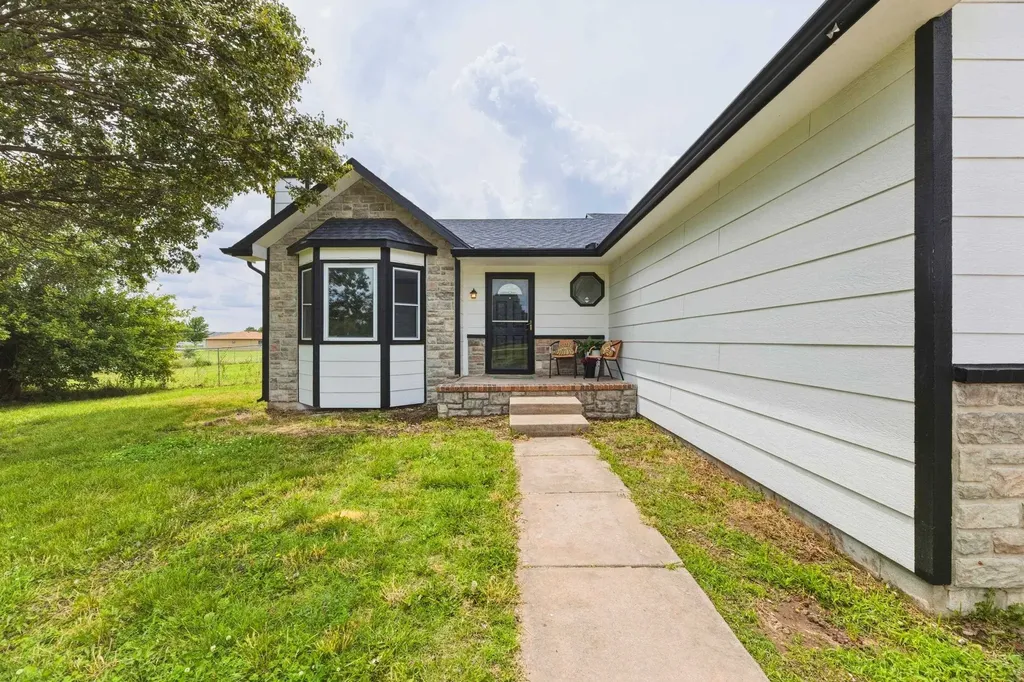 8743 Ross Valley Center KS 67147