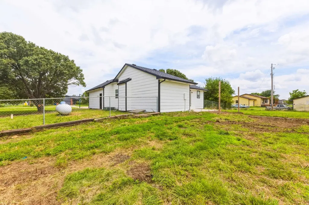 8743 Ross Valley Center KS 67147
