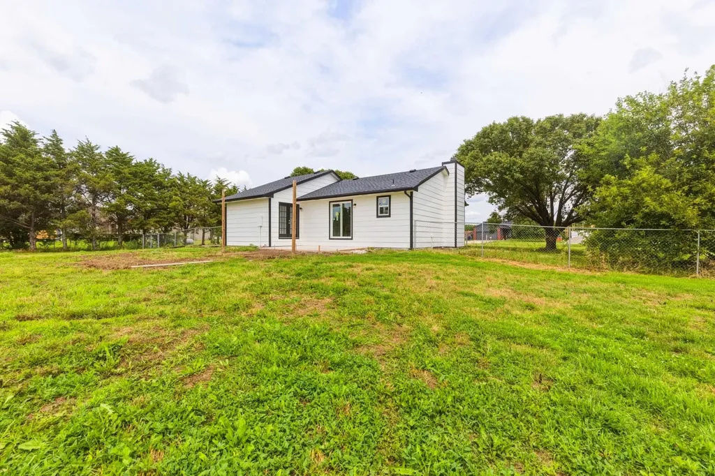 8743 Ross Valley Center KS 67147