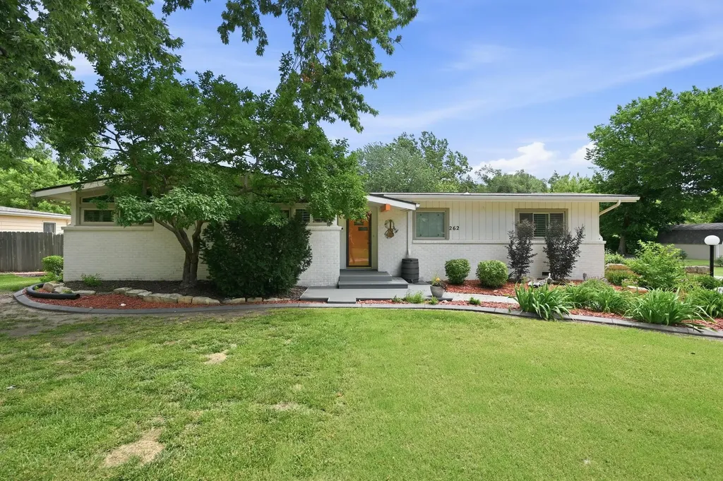 262 S Bonnie Brae Wichita KS 67207