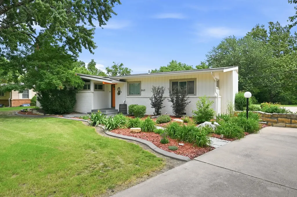 262 S Bonnie Brae Wichita KS 67207