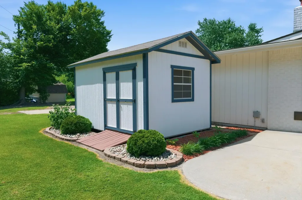 262 S Bonnie Brae Wichita KS 67207