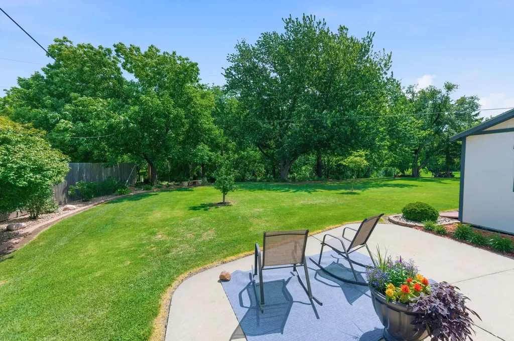 262 S Bonnie Brae Wichita KS 67207