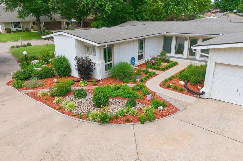 262 S Bonnie Brae Wichita KS 67207