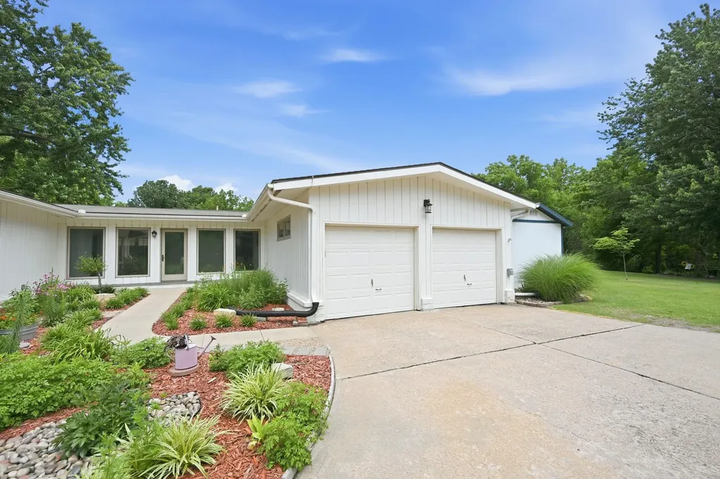 262 S Bonnie Brae Wichita KS 67207