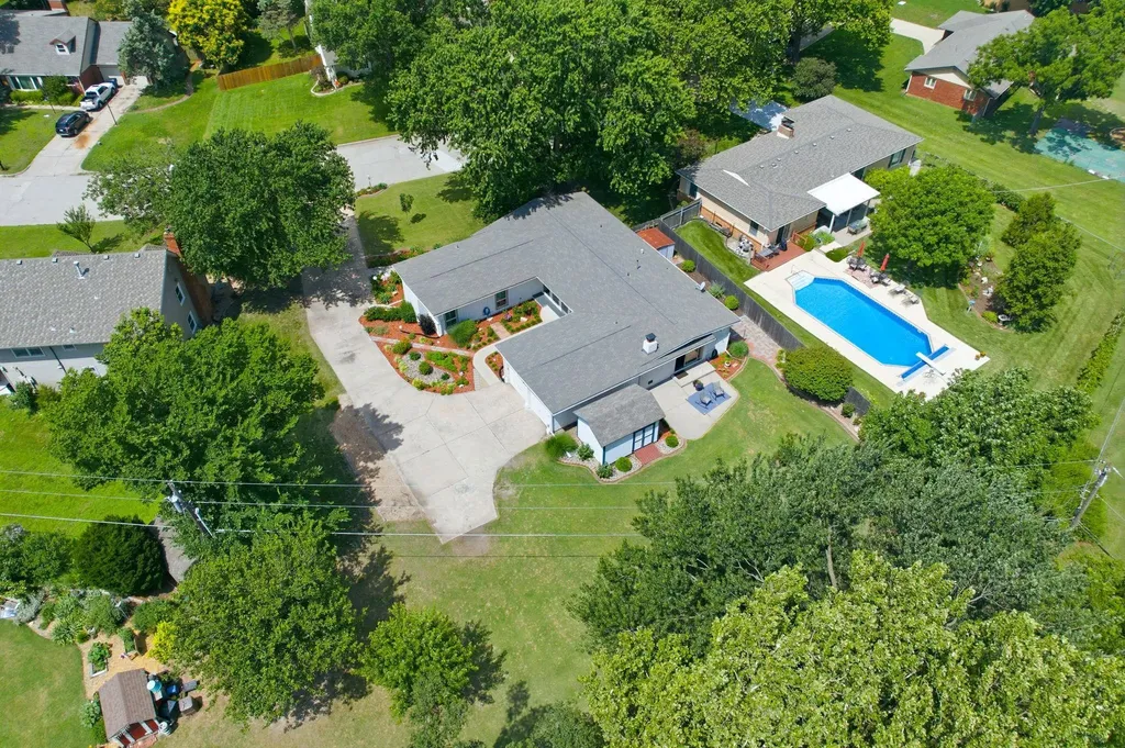 262 S Bonnie Brae Wichita KS 67207
