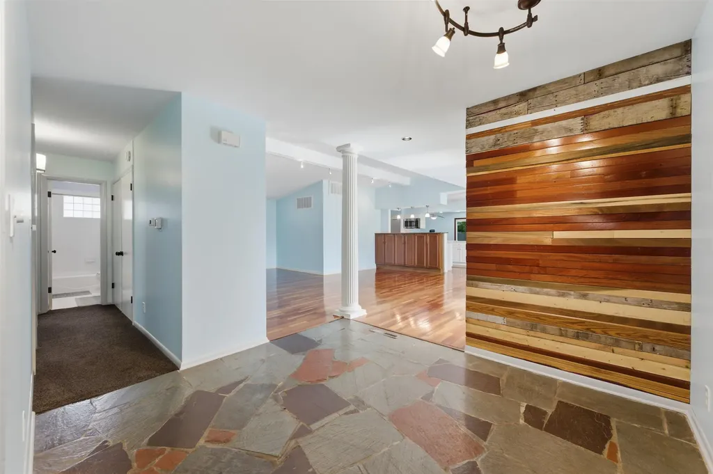 262 S Bonnie Brae Wichita KS 67207