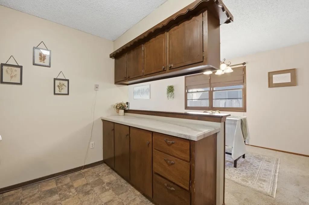 2230 S Lori Lane Wichita KS 67207-5428