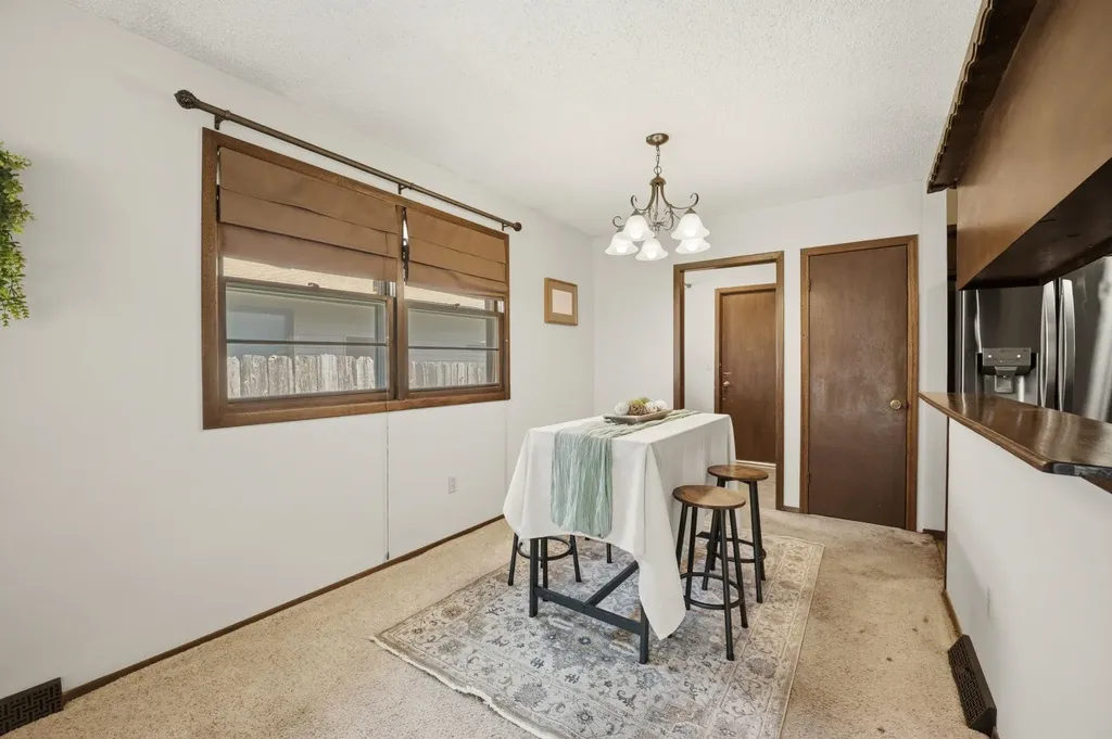 2230 S Lori Lane Wichita KS 67207-5428