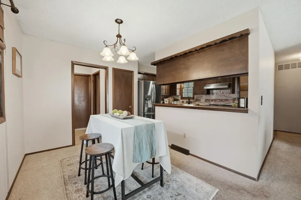 2230 S Lori Lane Wichita KS 67207-5428