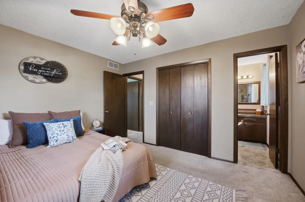 2230 S Lori Lane Wichita KS 67207-5428