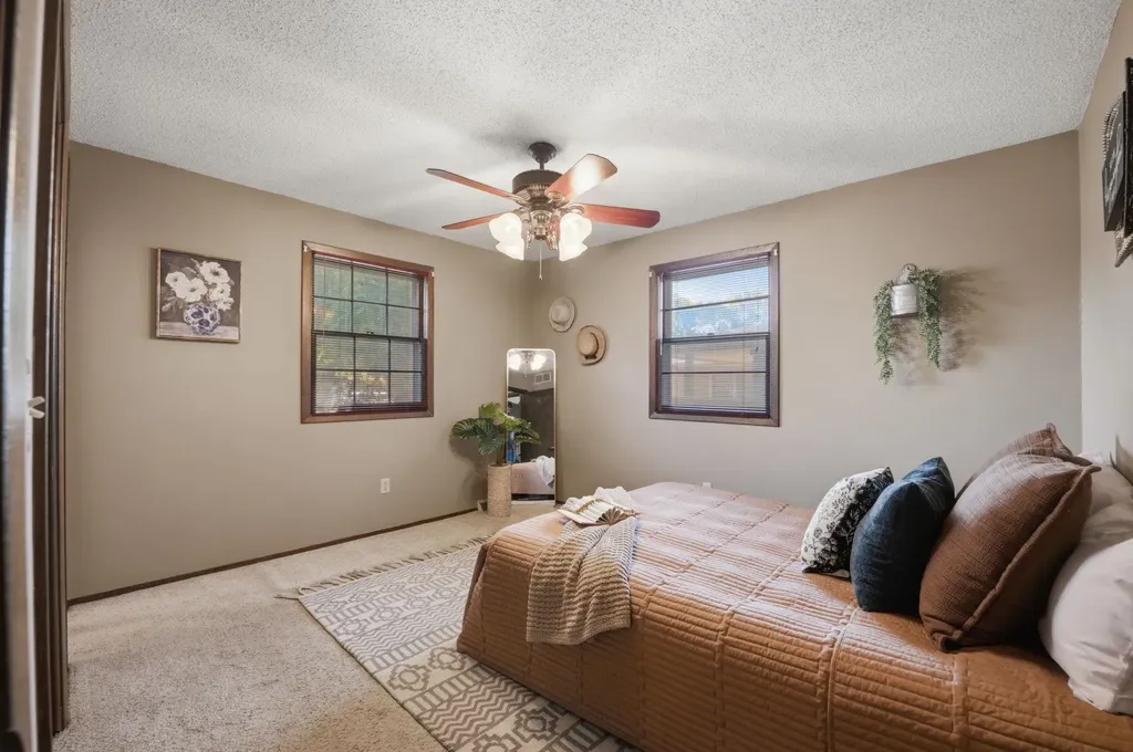 2230 S Lori Lane Wichita KS 67207-5428
