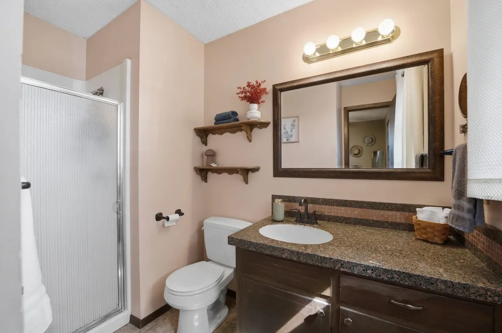 2230 S Lori Lane Wichita KS 67207-5428