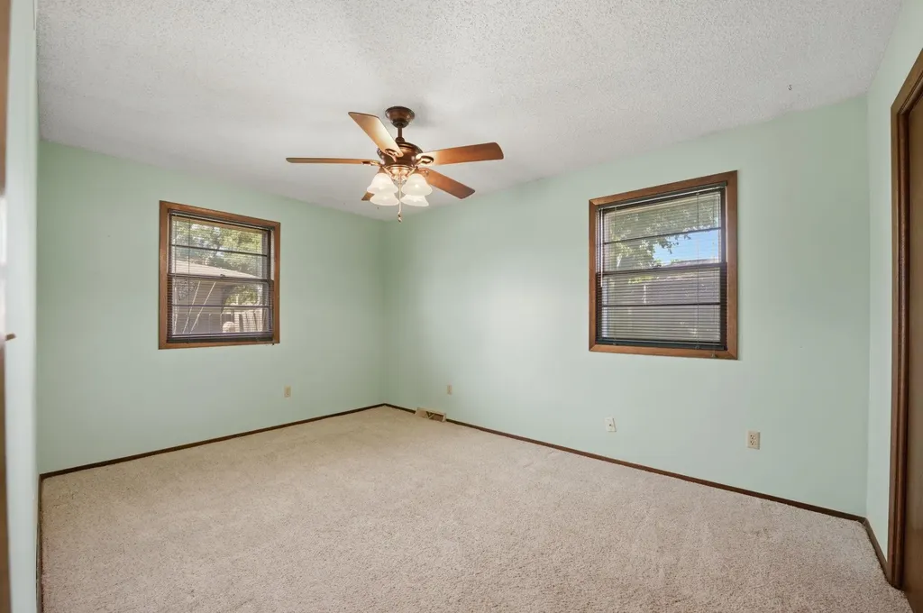 2230 S Lori Lane Wichita KS 67207-5428