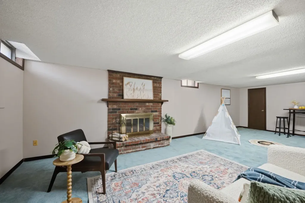 2230 S Lori Lane Wichita KS 67207-5428