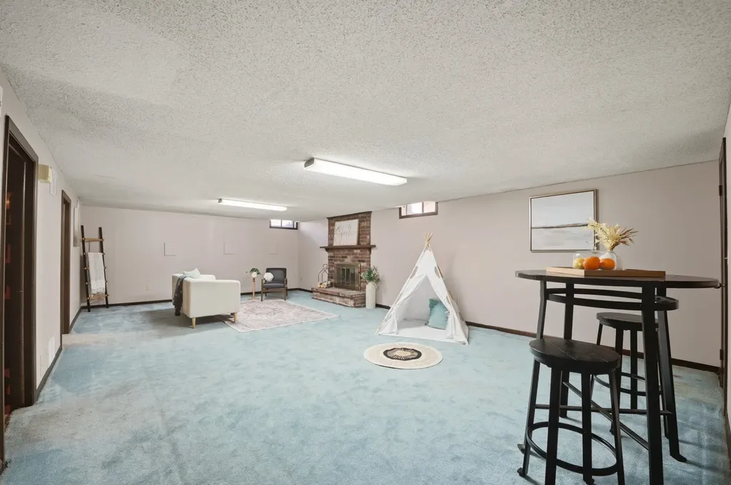 2230 S Lori Lane Wichita KS 67207-5428