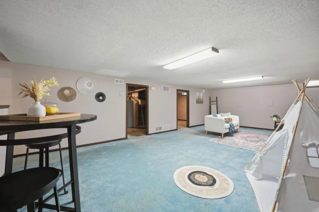 2230 S Lori Lane Wichita KS 67207-5428