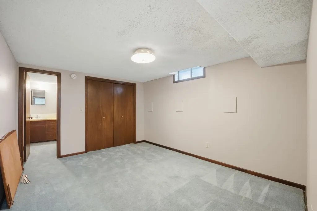 2230 S Lori Lane Wichita KS 67207-5428