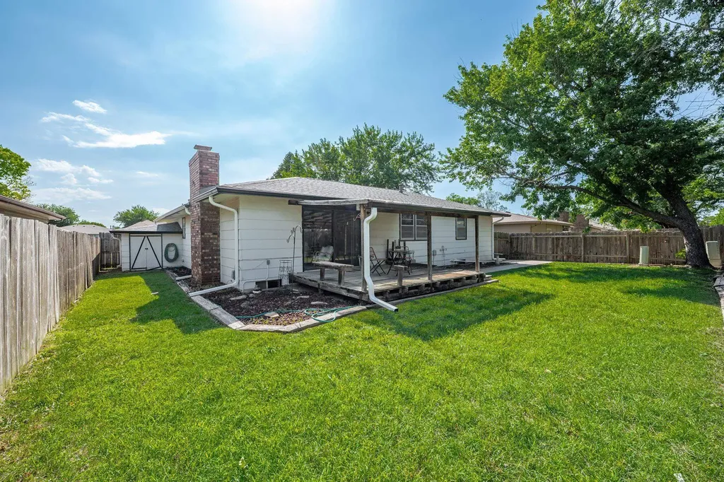 2230 S Lori Lane Wichita KS 67207-5428