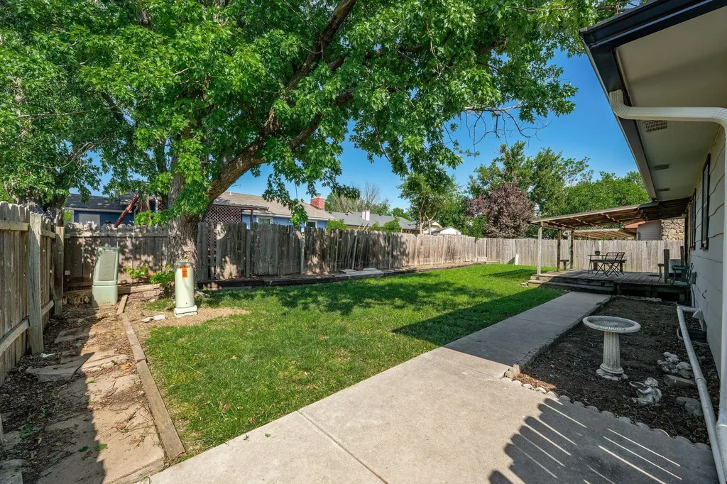 2230 S Lori Lane Wichita KS 67207-5428