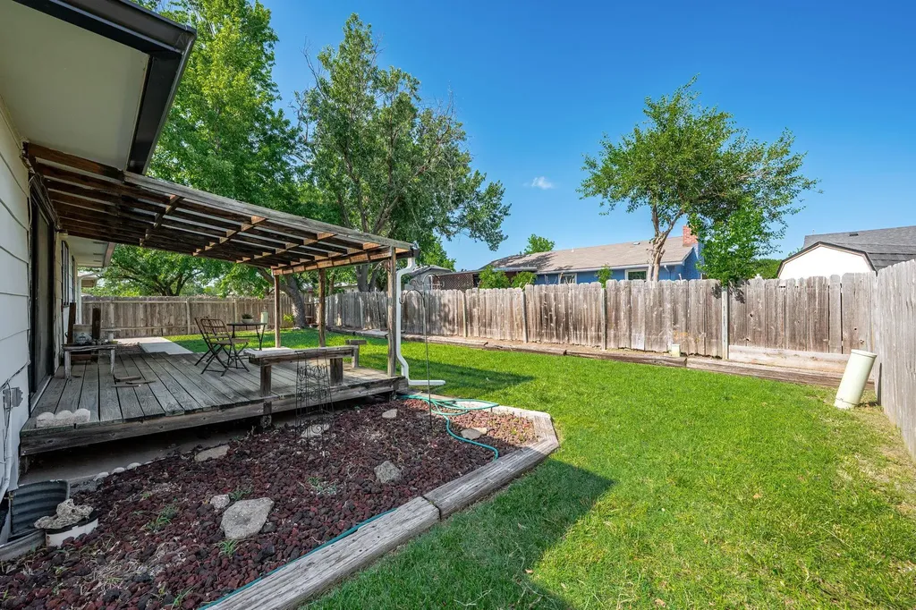 2230 S Lori Lane Wichita KS 67207-5428