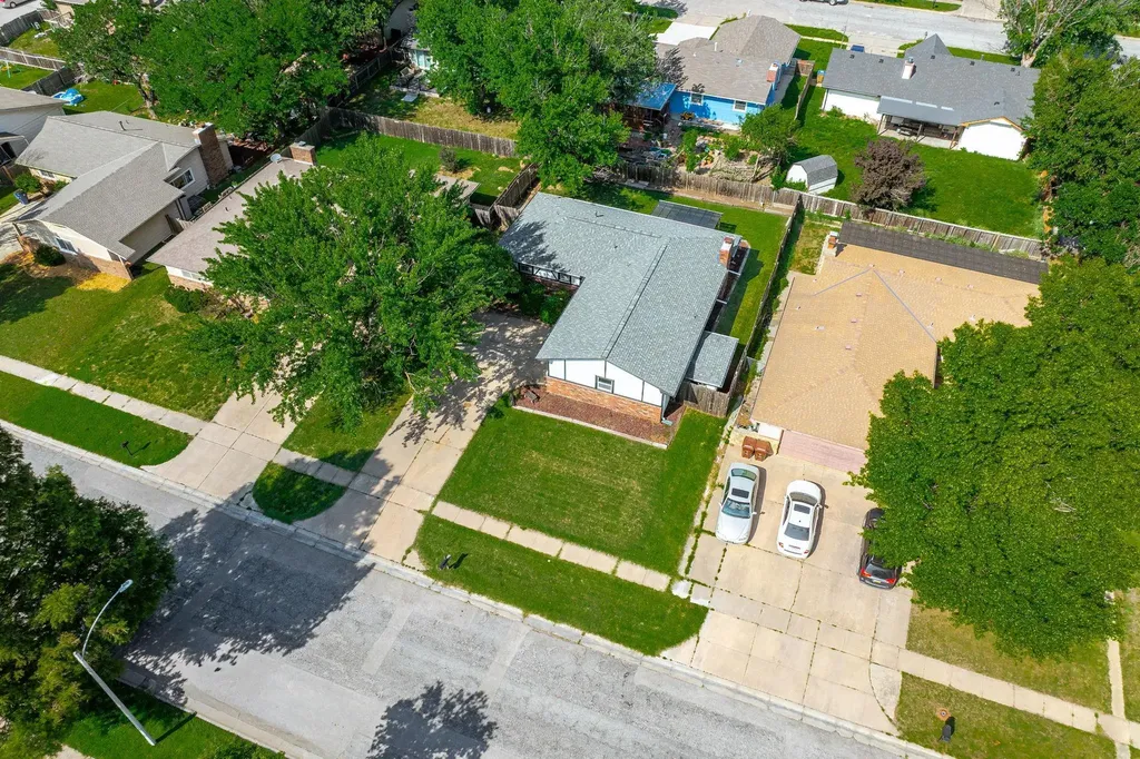 2230 S Lori Lane Wichita KS 67207-5428