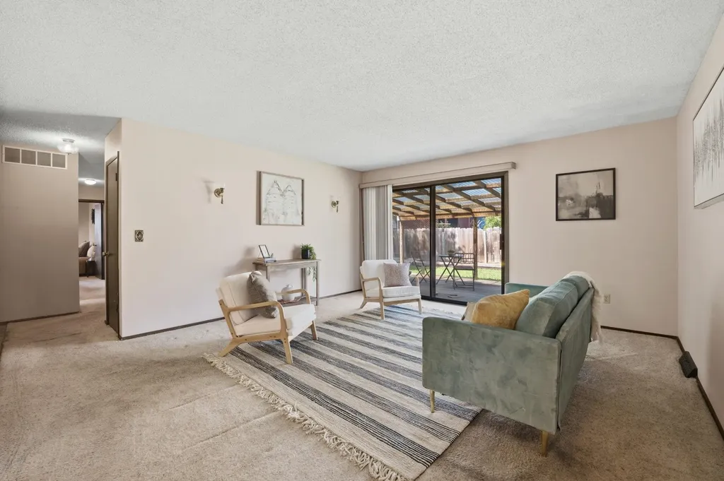 2230 S Lori Lane Wichita KS 67207-5428
