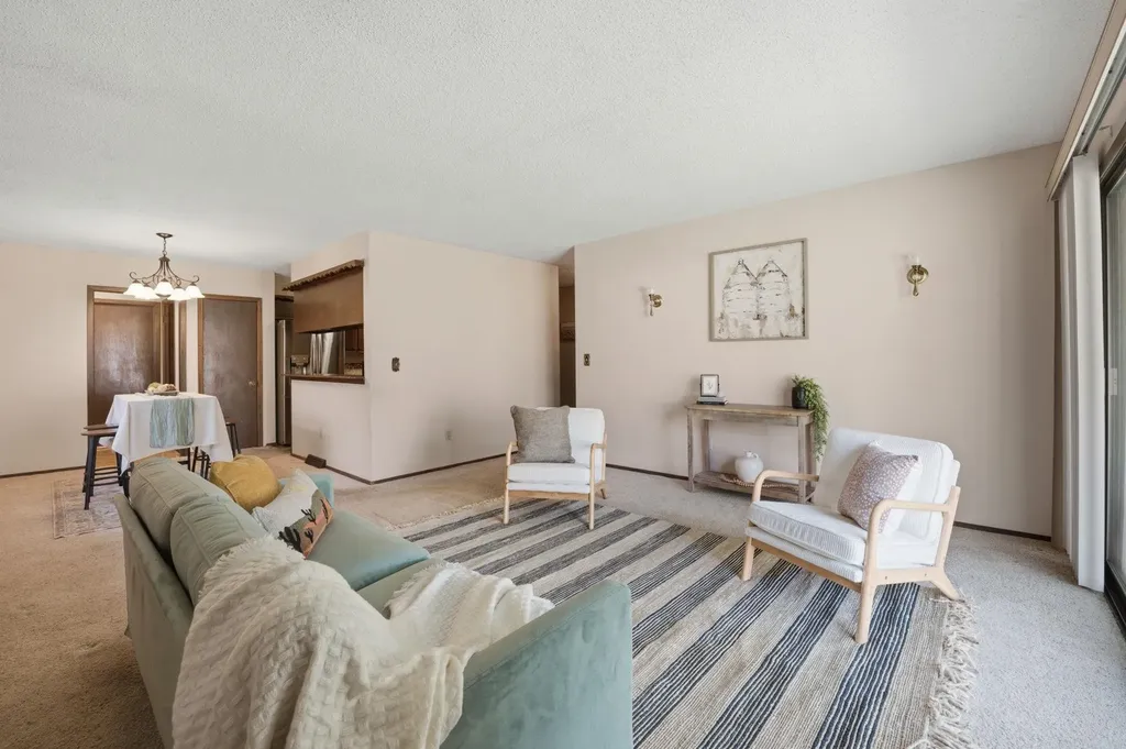 2230 S Lori Lane Wichita KS 67207-5428