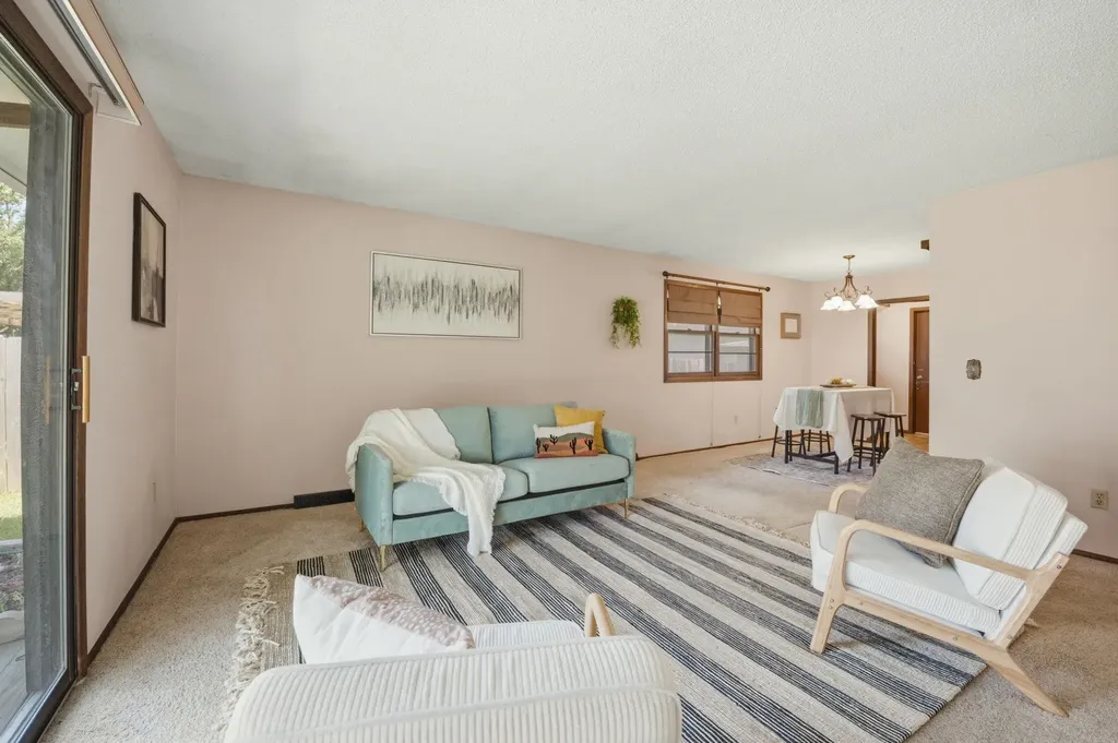 2230 S Lori Lane Wichita KS 67207-5428