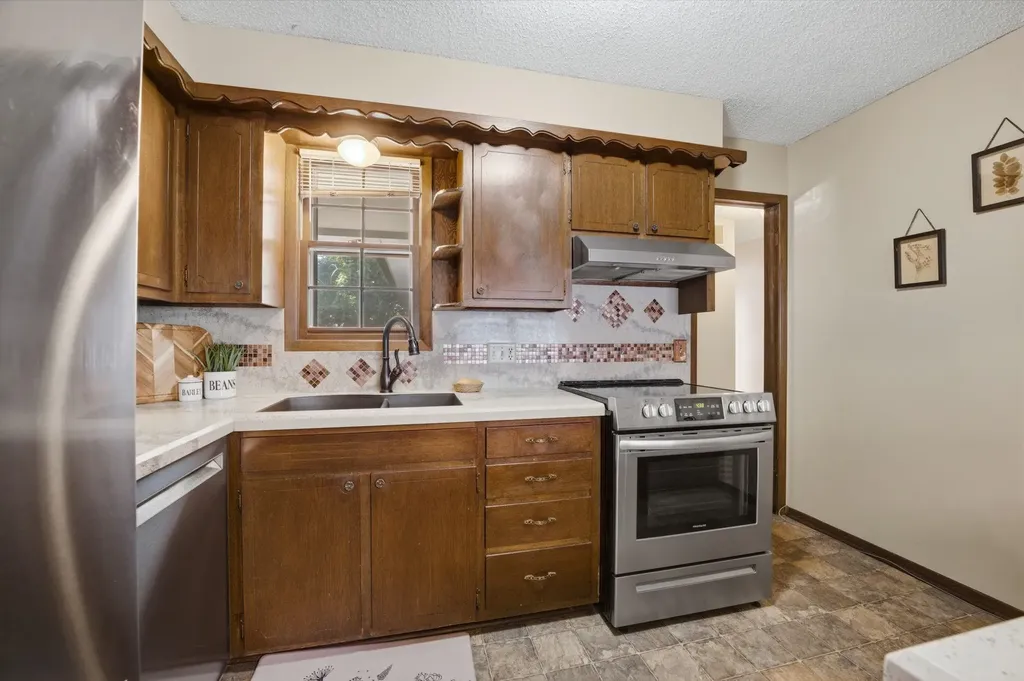 2230 S Lori Lane Wichita KS 67207-5428