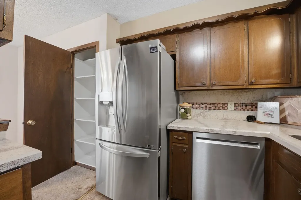 2230 S Lori Lane Wichita KS 67207-5428
