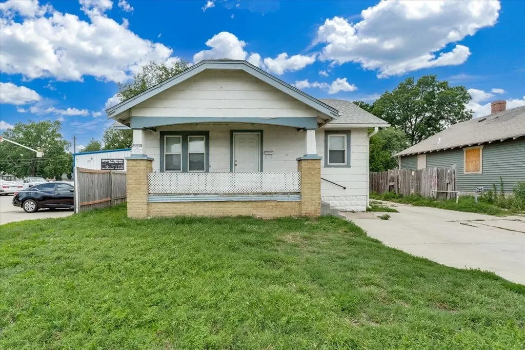 2043 S Broadway Avenue Wichita KS 67211